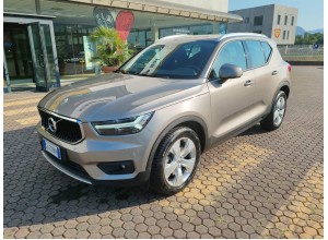 VOLVO XC40 B4 AWD MOMENTUM PRO VOLVO XC40 B4 AWD MOMENTUM PRO